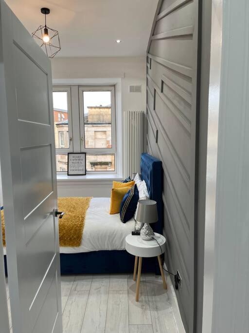 Cheerful 2 Bedroom Homely Apartment, Sleeps 4 Guest Comfy, 1X Double Bed, 2X Single Beds, Parking, Free Wifi, Suitable For Business, Leisure Guest,Glasgow, Glasgow West End, Near City Centre エクステリア 写真