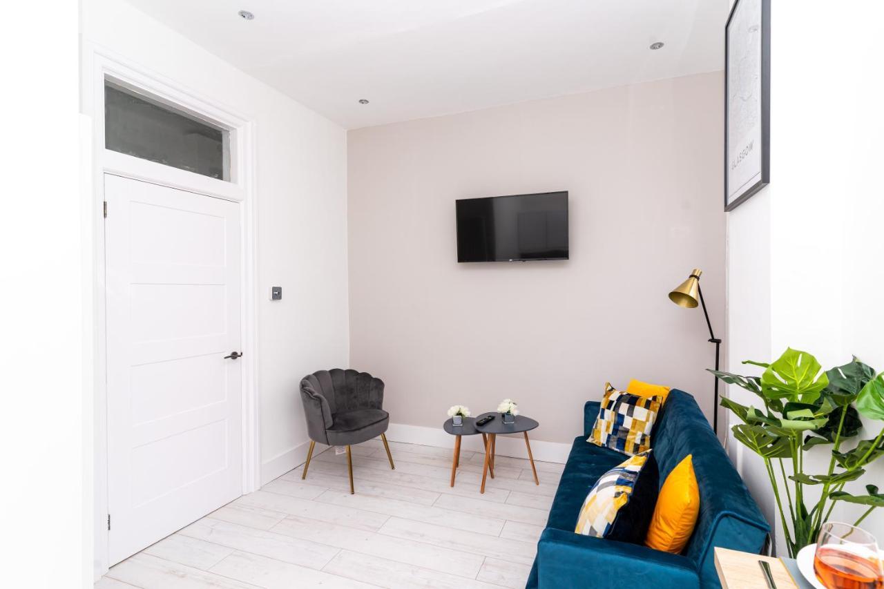 Cheerful 2 Bedroom Homely Apartment, Sleeps 4 Guest Comfy, 1X Double Bed, 2X Single Beds, Parking, Free Wifi, Suitable For Business, Leisure Guest,Glasgow, Glasgow West End, Near City Centre エクステリア 写真